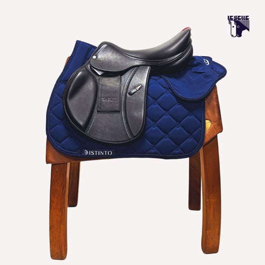 DISTINCTIVE SADDLE PAD AND HOOD