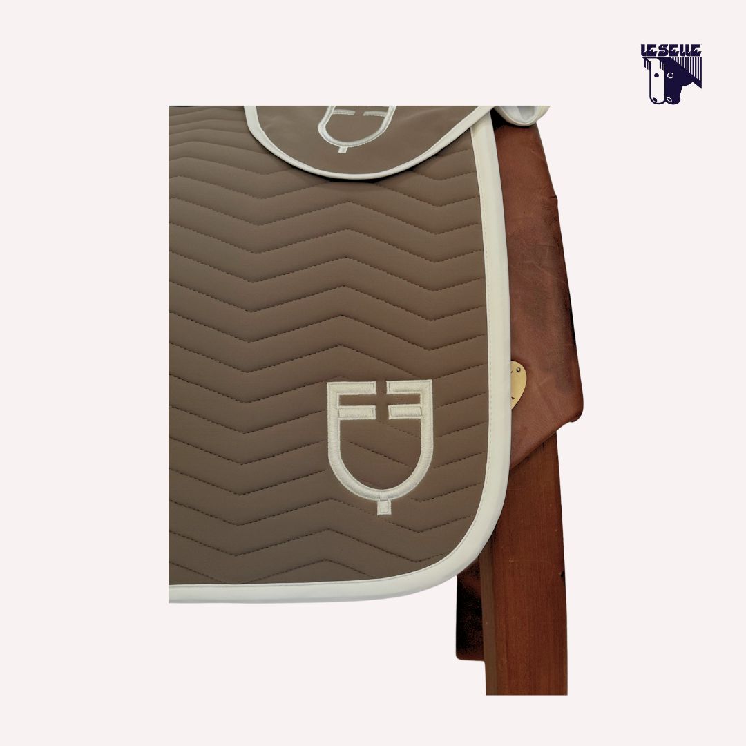 EQUESTRO ONDE SADDLE PAD AND HOOD - FUCHSIA