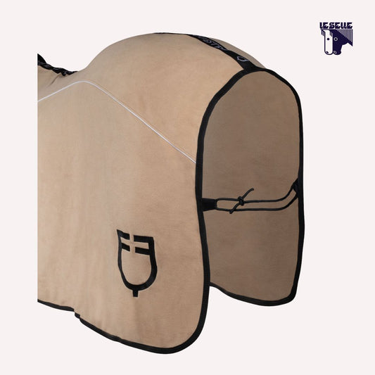 COPERTA IN PILE CON CHIUSURA FRONTALE EQUESTRO - BEIGE