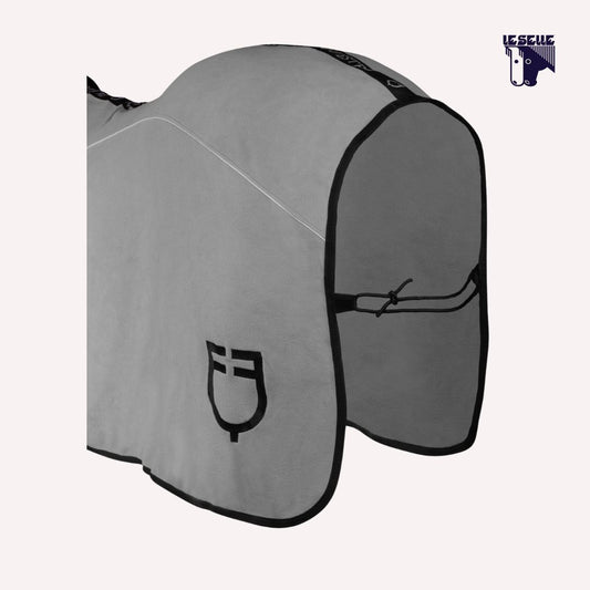 COPERTA IN PILE CON CHIUSURA FRONTALE EQUESTRO -