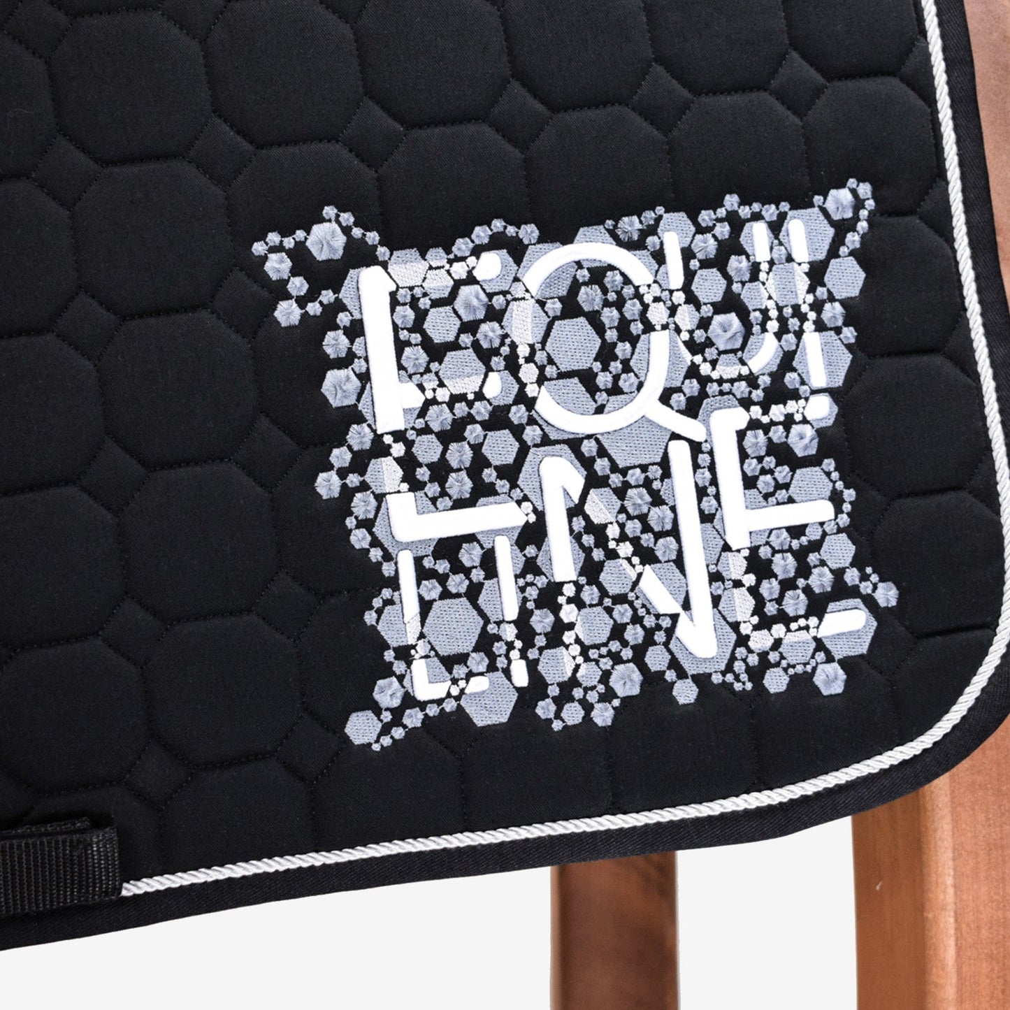 DRESSAGE OCTAGON SADDLE PAD AND HAT - BLACK