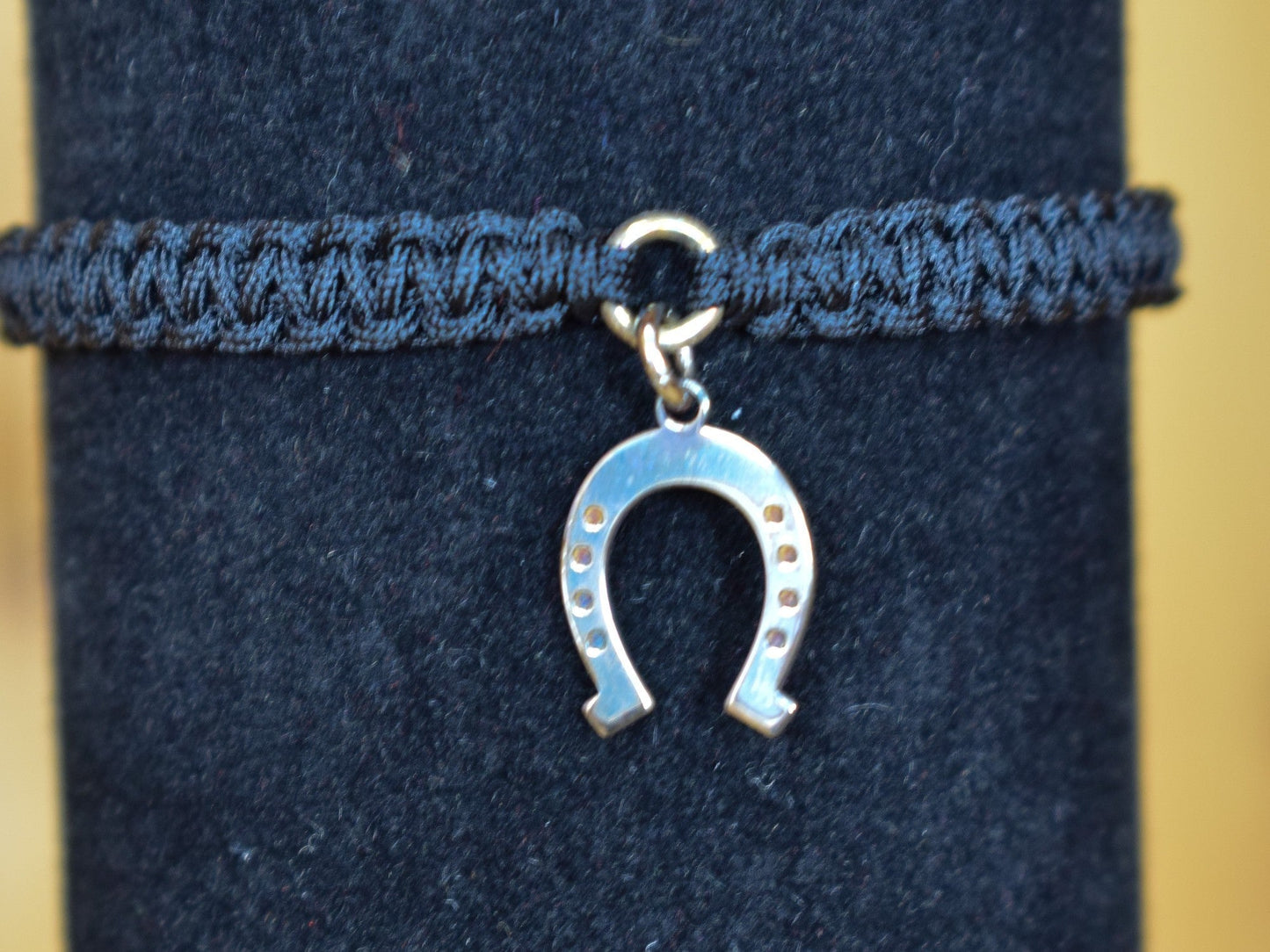 BRACCIALE NADA TRIVIAL MACRAMÈ FERRO DI CAVALLO