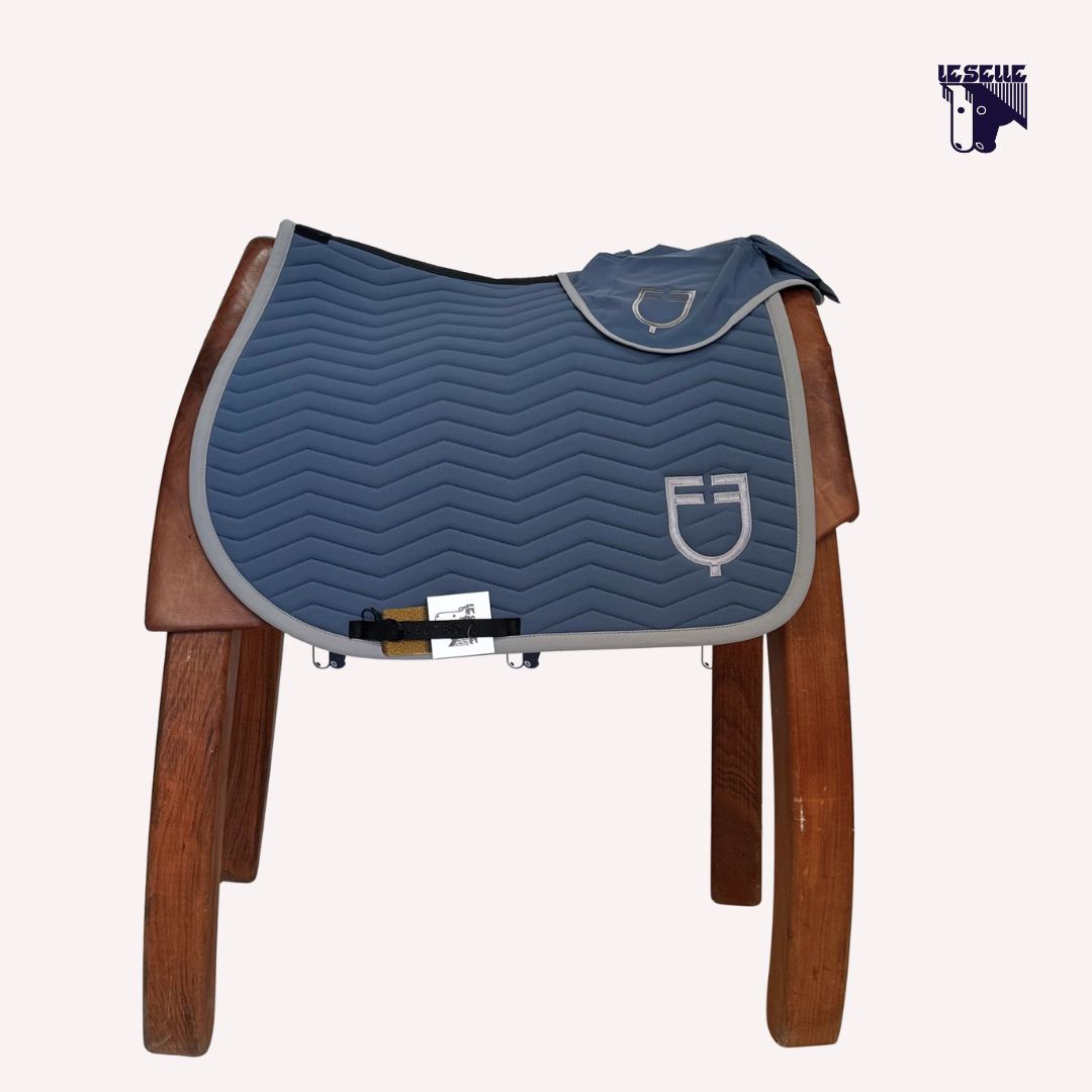 EQUESTRO ONDE SADDLE PAD AND HOOD - FUCHSIA