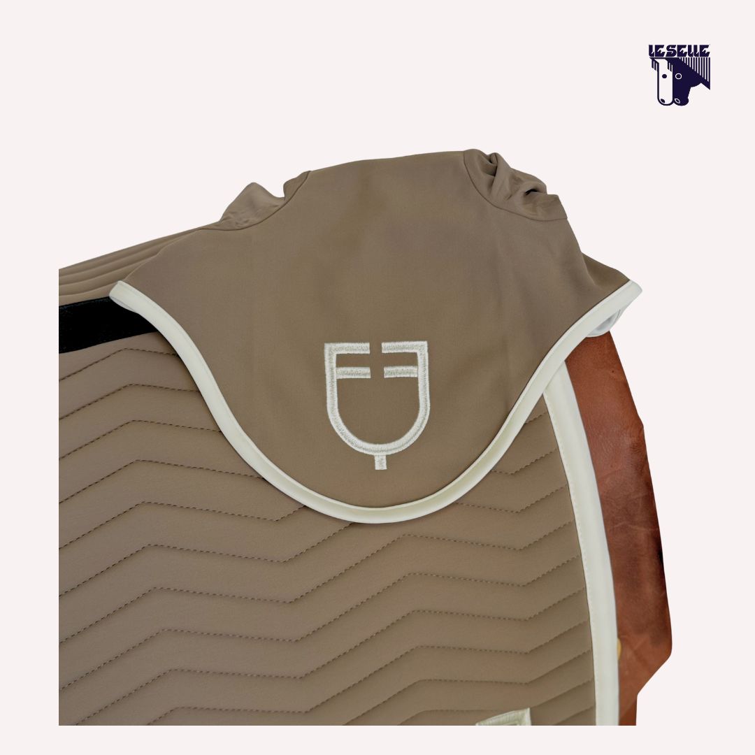 EQUESTRO ONDE SADDLE PAD AND HOOD - FUCHSIA