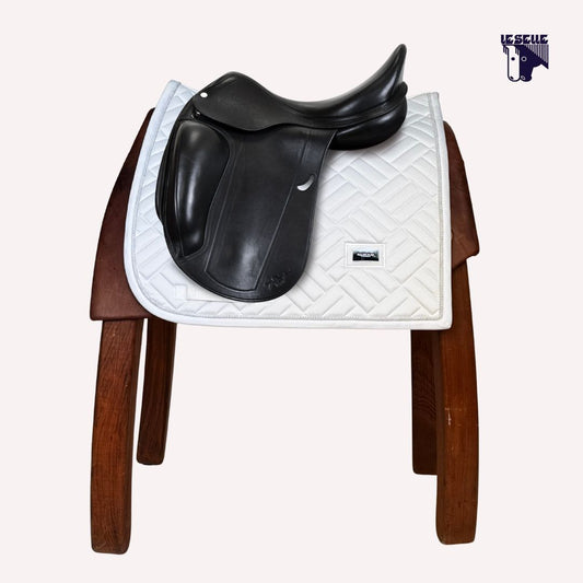 SOTTOSELLA EQUESTRIAN STOCKHOLM - MODERN WHITE PERFECTION