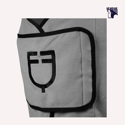 COPERTA IN PILE CON CHIUSURA FRONTALE EQUESTRO -