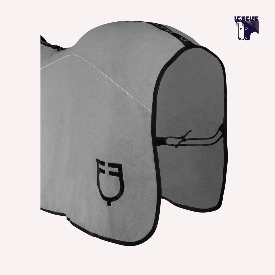 COPERTA IN PILE CON CHIUSURA FRONTALE EQUESTRO -