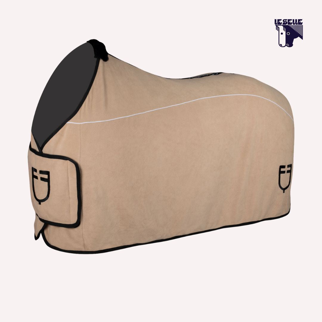 COPERTA IN PILE CON CHIUSURA FRONTALE EQUESTRO - BEIGE