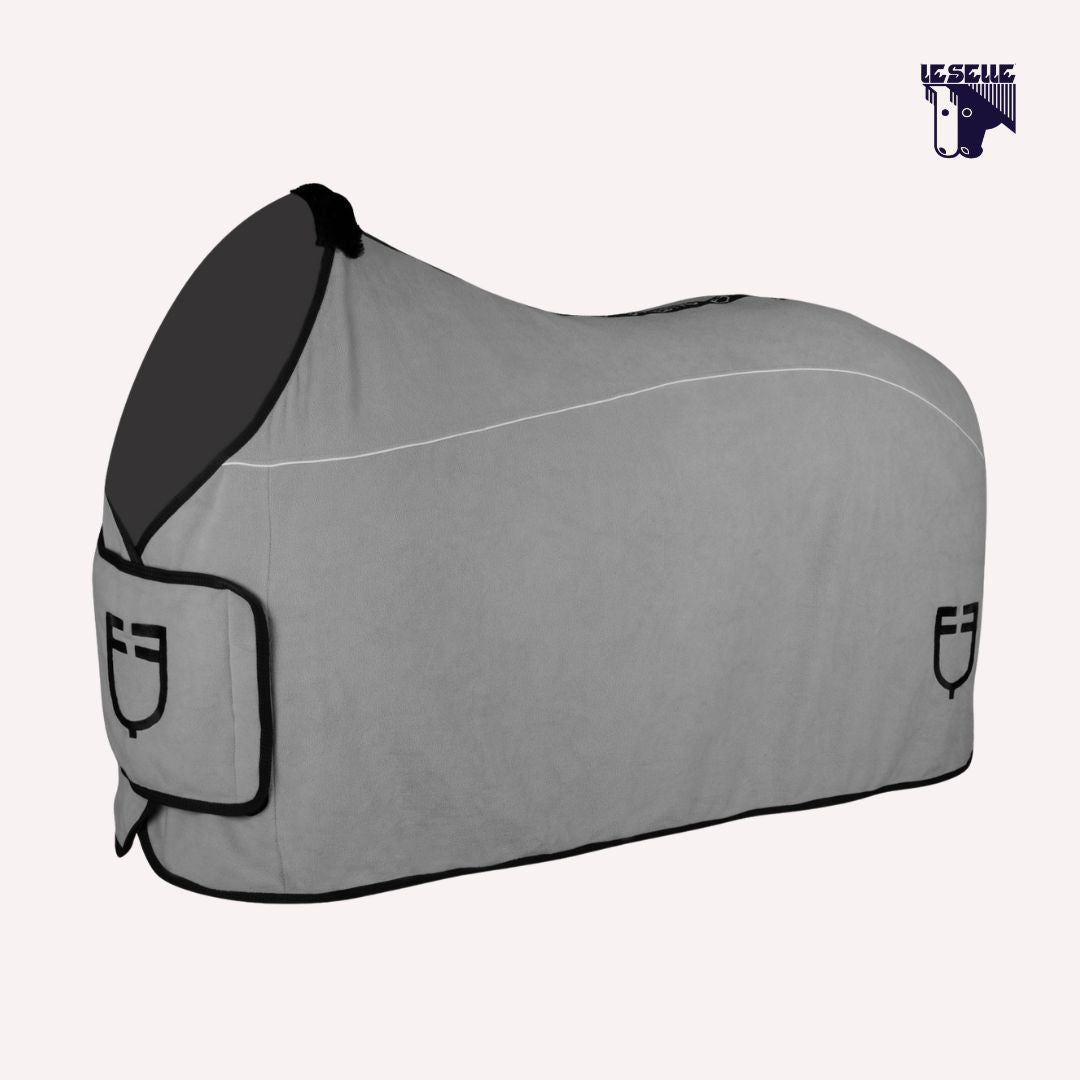 COPERTA IN PILE CON CHIUSURA FRONTALE EQUESTRO -